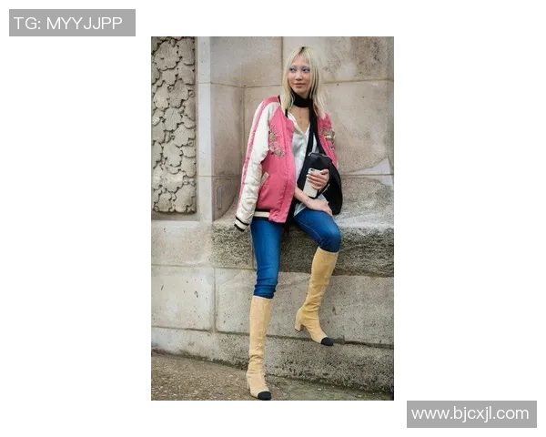 时尚运动风潮来袭足球圆领上衣让你尽显活力与个性